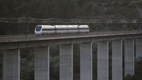 La Xunta apuesta por cambiar a ancho internacional la conexin de alta velocidad entre Ourense y Santiago