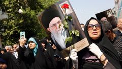 Miles de personas recibieron el jueves 150 ata�des con los restos de soldados ca�dos en la guerra con Irak en los a�os ochenta