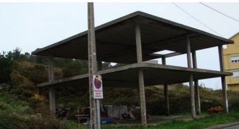 Uno de los inmuebles demolidos el a�o pasado, en este caso en Camari�as