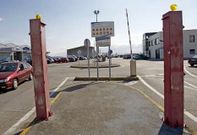 Las barreras que en el pasado restring�an el acceso a la zona portuaria de Ribeira est�n ahora levantadas de forma permanente.