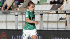 �lvaro Ram�n en una acci�n del partido, que se sald� con victoria del Racing frente a Unionistas. 