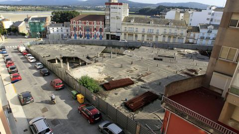 El conocido como solar de Vialmar, en pleno centro de Foz y frente a la Casa de la Cultura
