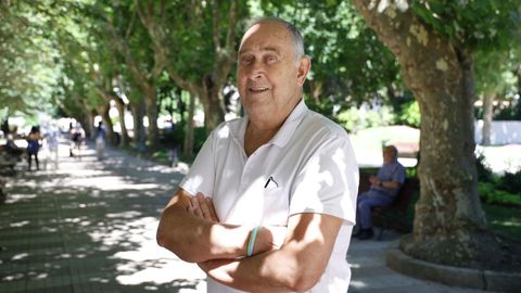 Manuel Mart�n Gonz�lez posa a pocos metros del parque de San L�zaro, en Ourense