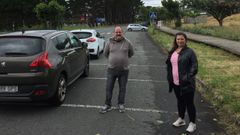 Estacionamiento en l�nea y sendero peatonal. As� quedar� el per�metro de la playa Grande, con un espacio peatonal entre los coches. En la imagen, los concejales Santiago Beade y Elena Lage.
