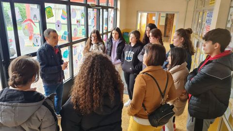 El alcalde de Corvera, con alumnos de IES