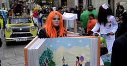 Los chavales disfrazados como �Contos de sempre� se llevaron el primer premio en infantil.