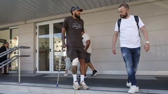 Aubameyang, este jueves, a su llegada a A Coru�a tras su operaci�n.