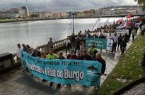Los miembros de la plataforma se manifestaron por el paseo de O Burgo. 