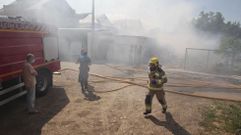 El incendio afect� solo al almac�n de le�a, pero provoc� una intensa humareda