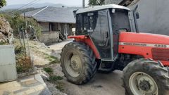 El veh�culo agrario implicado en el accidente mortal ocurrido este jueves en A Veiga