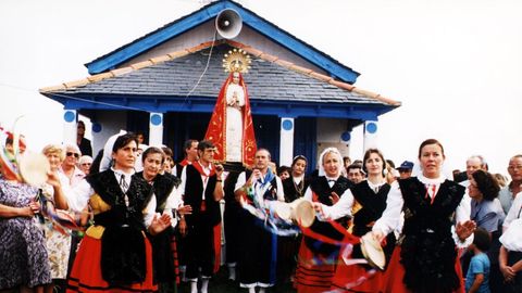 Procesi�n con la imagen de la Virgen de la Regalina