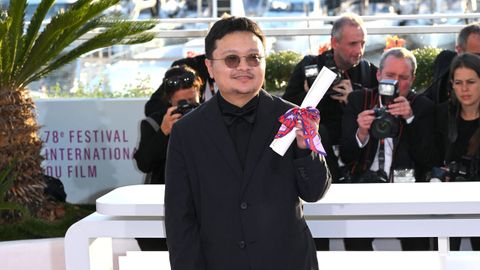 Triunfador en Cannes. El joven cineasta chino Bi Gan (Guizhou, 1989) se hizo en el festival de Cannes del 2025 con el premio especial del Jurado por su largometraje �Resurrection�, un prodigio de la imaginaci�n, se dijo entonces, que esta semana llega a las salas comerciales espa�olas.