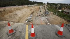 Obras en la N-642 para reparar el sistema de drenaje bajo la v�a