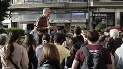 El profesor Fernando Fraga, este viernes en el marat�n de dibujo organizado desde la escuela de Arquitectura