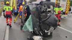 El turismo que volc� en Lugo qued� muy da�ado