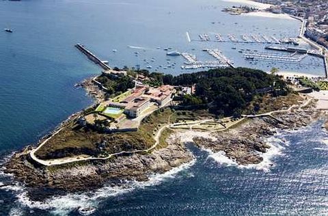 Fraga coloca la primera piedra de la estatua de Pinz�n.