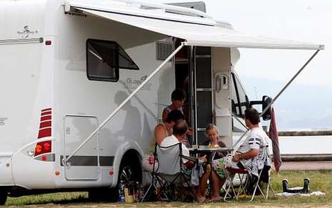 Los campistas que cumplen las normas lamentan que haya otros que no lo hagan.