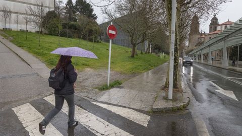 Imagen de la parcela del IGVS anexa a la biblioteca p�blica �nxel Casal en la que se edificar�n las viviendas para j�venes