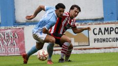 El viveirista Izan pugna por el bal�n en el �ltimo partido en el Kiko Rey de Cantarrana con Fran L�pez, del C�ltiga
