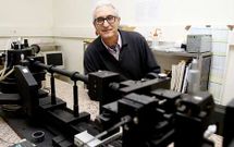 Arturo L�pez Quintela trabaja en el laboratorio de la Universidade Nanomag.