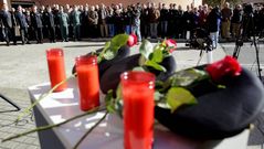 Emotivo homenaje en A Coru�a a los polic�as fallecidos en el Orz�n