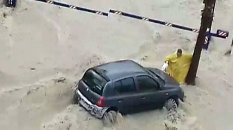 Un muerto en Alicante tras ser arrastrado por una riada