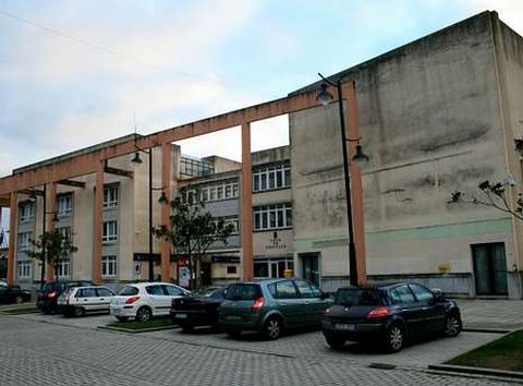 El actual Concello y el edificio de la Escola de M�sica precisan diversas mejoras tanto t�cnicas como est�ticas.