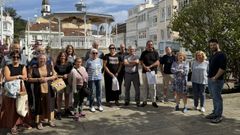 El portavoz del PP (quinto por la derecha), en una renin con varios vecinos del casco histrico