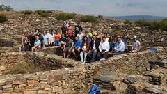 J�venes gallegos y lucenses que viven en el extranjero y participan en los campos de voluntariado que promueve la Xunta, como en el castro de Castromaior, en Portomar�n