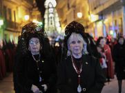 La procesi�n recorri� el centro de la ciudad. 