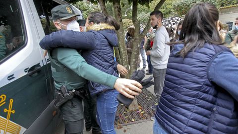 A la llegada y a la salida de Jos Eirn, acusado del crimen de Jssica Mndez, a los juzgados de Caldas se vivieron momentos de mucha tensin