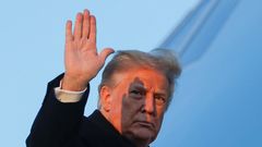 Donald Trump sube al Air Force One con destinos Florida el pasado dia 23