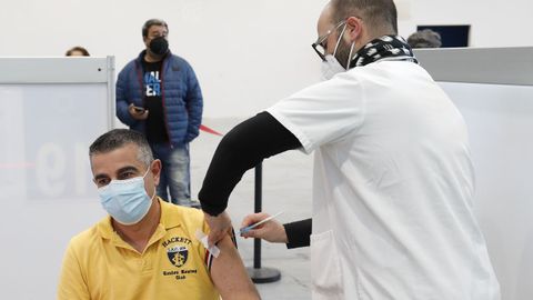 Ayer conclua en el Ifevi la administacin de la vacuna de refuerzo a las personas de 60 a 69 aos y comenzaba a las de 50 a 59