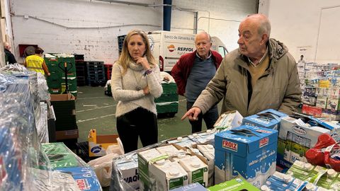 La delegada de la Xunta en su visita de ayer a las instalaciones del Banco de Alimentos Balrial. 