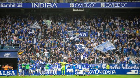 Los futbolistas azules celebran la victoria ante el Albacete