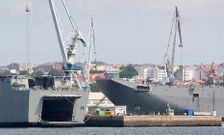 Imagen de los dos megabuques que Australia ha encargado a los astilleros de la r�a.