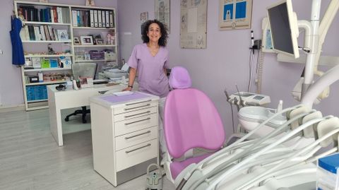 Eva Touris, en su cl&iacute;nica en la avenida Conde Fenosa de O Barco.