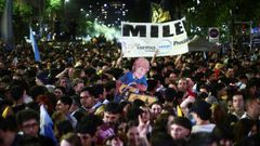 Partidarios de Milei en la clausura de su campa�a.