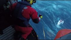 Rescate �milagro� a oscuras y entre olas de seis metros
