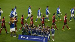 Los jugadores del Oviedo, antes del partido ante el Mirands