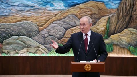 Putin durante una rueda de prensa recogida en Kirguist�n transmitida en directo por la televisi�n rusa.