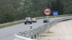 El accidente se produjo en la v�a interior que da servicio a la parroquia de Vilares y que se comunica con la carretera Viveiro-Cabreiros, en la imagen