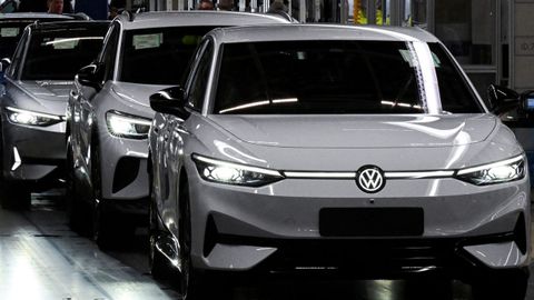 Coches el�ctricos de Volkswagen en la planta de Emden (Alemania).