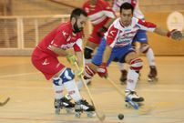 Manu, de blanco y rojo, marc� cuatro de los 7 goles al Liceo. 