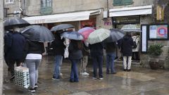 Colas en la administraci�n de loter�a de Porta Faxeira.