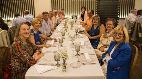 Comida jubilados de Agui�o en restauraci�n Chicolino, Boiro