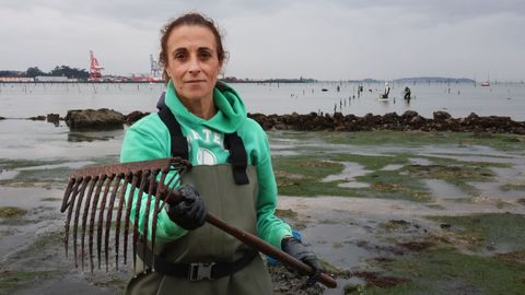 Mar�a Porto durante una de sus jornadas de trabajo estas navidades, en Carril.
