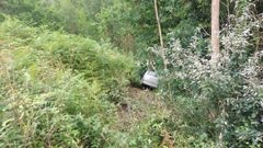 Veh�culo que cay� por un terrapl�n en Trabada, resultando un fallecido