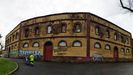 Estado actual de la plaza de Toros de Oviedo, cerrada desde hace aos y que amenaza ruina