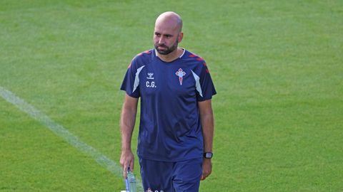 El entrenador del Celta, Claudio Gir�ldez, durante el entrenamiento de este viernes.